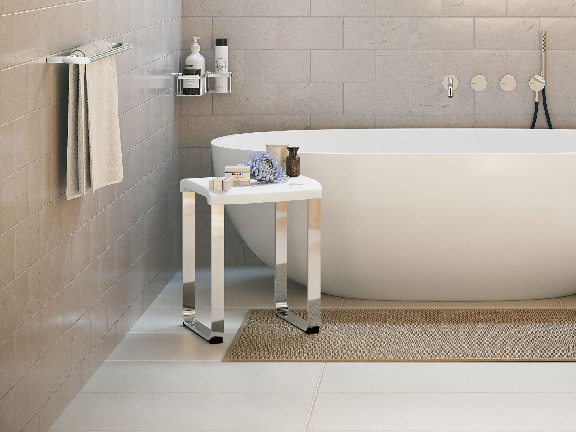 Smedbo badrumspall står i badrum framför badkar i kaklat beige badrum